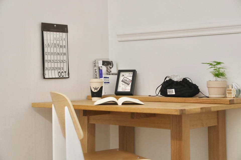 Seating area, Bedroom