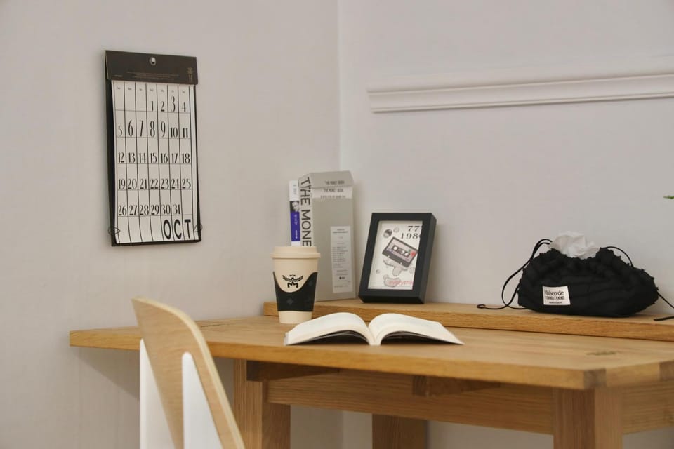 Seating area, Bedroom