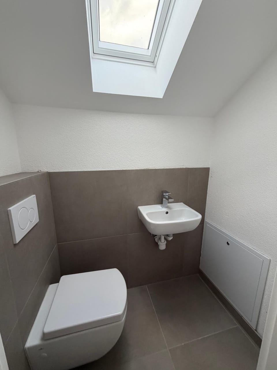 Moderne 4-Zimmer-Wohnung mit Balkon, Fernblick, Parkplatz, WLAN, Einbauküche, Bad & Gäste-WC Apartment in Baden-Württemberg