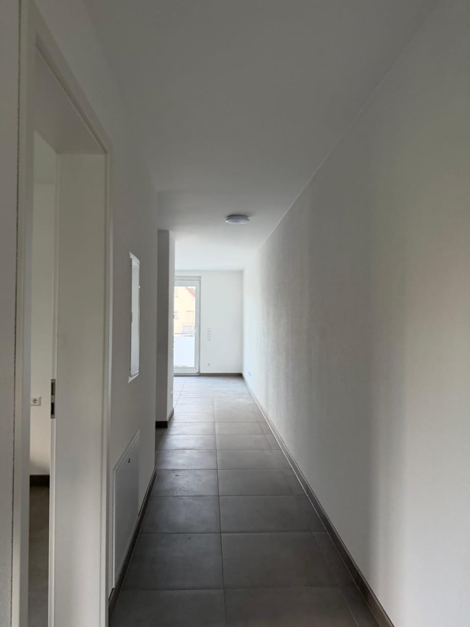 Moderne 4-Zimmer-Wohnung mit Balkon, Fernblick, Parkplatz, WLAN, Einbauküche, Bad & Gäste-WC Apartment in Baden-Württemberg