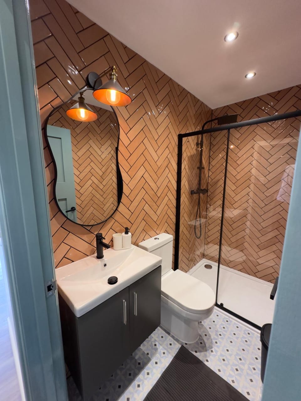 The Palmers Green Guest House Bed and Breakfast in London