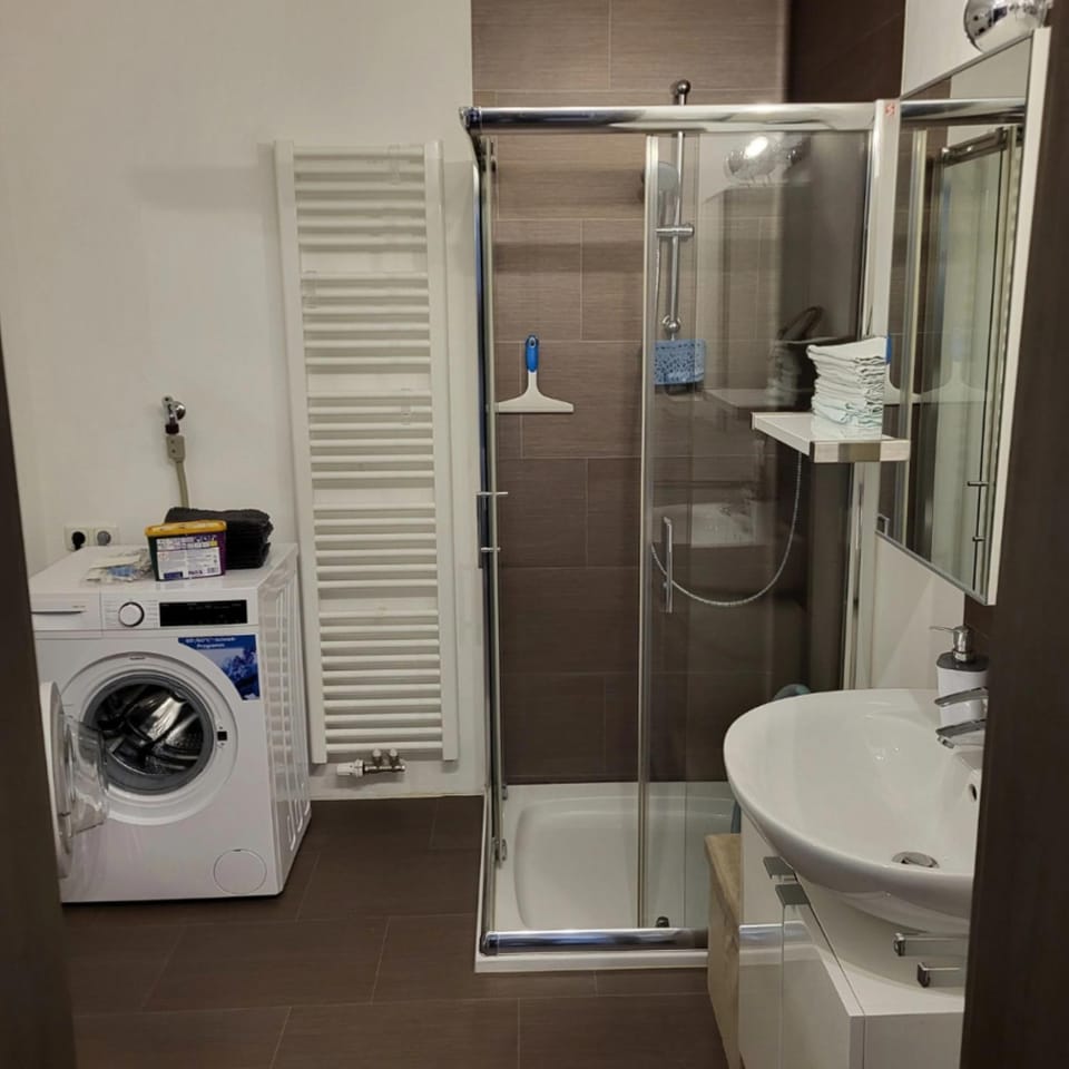Shower, Bathroom, washing machine