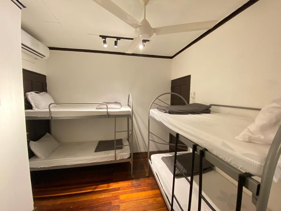 Bedroom, bunk bed