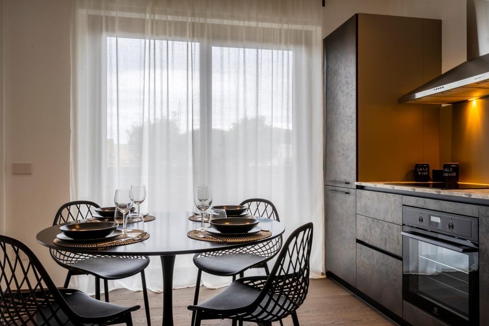 Living room, Seating area, Dining area, Lunch, kitchen