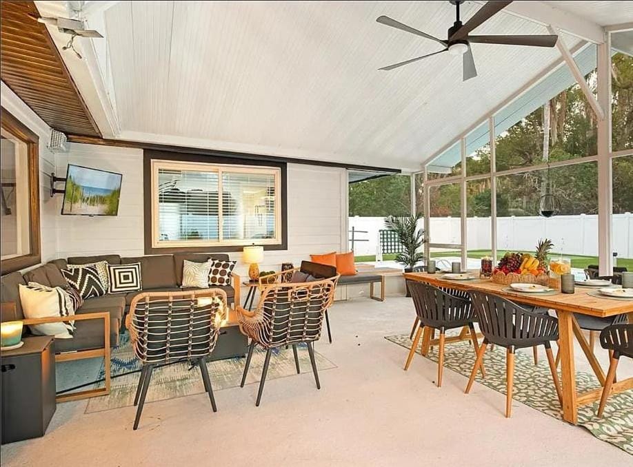 Tampa Retreat with Heated Pool & Mini Golf House in Tampa