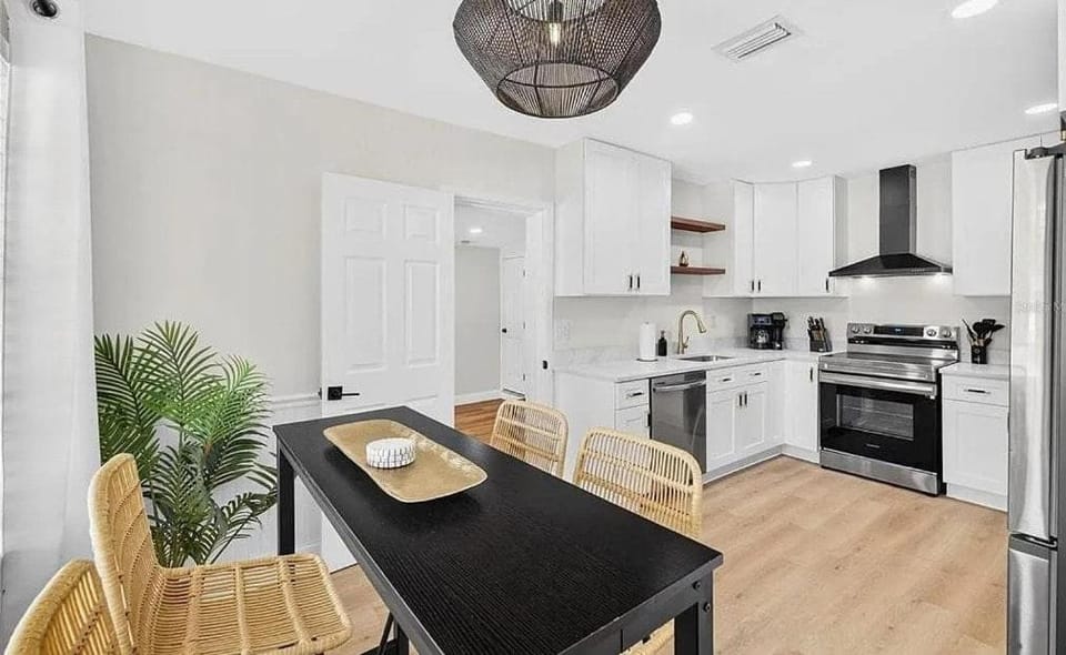Spacious Tampa Retreat with Screened-In Pool House in Tampa