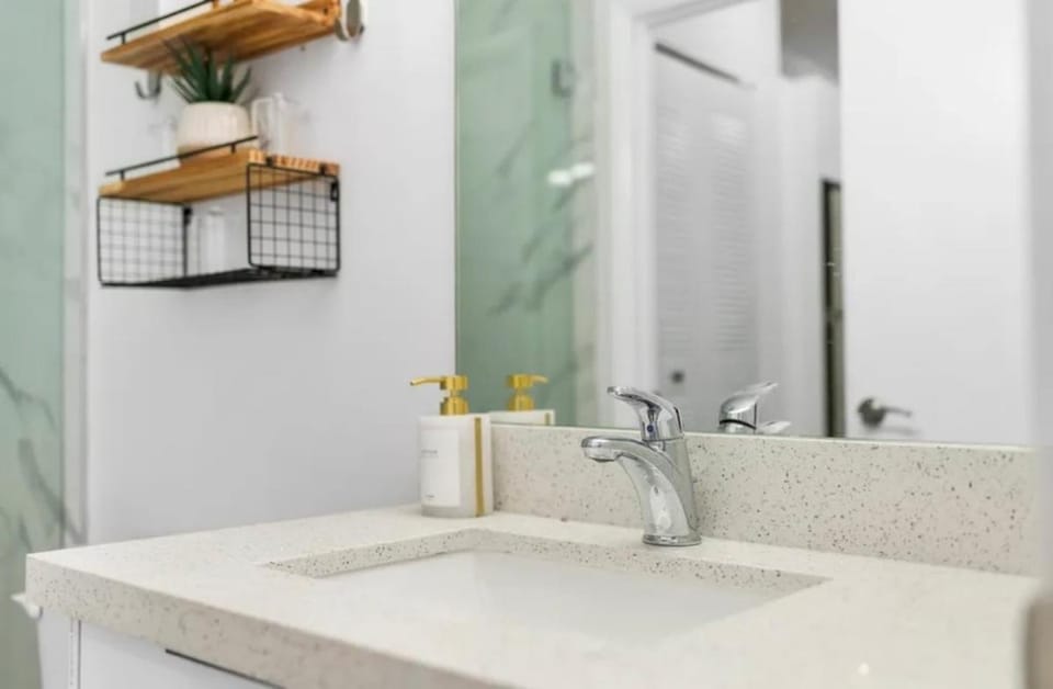 Heart of Wynwood - Rooftop Pool - Balcony - New 1B Apartment in Miami
