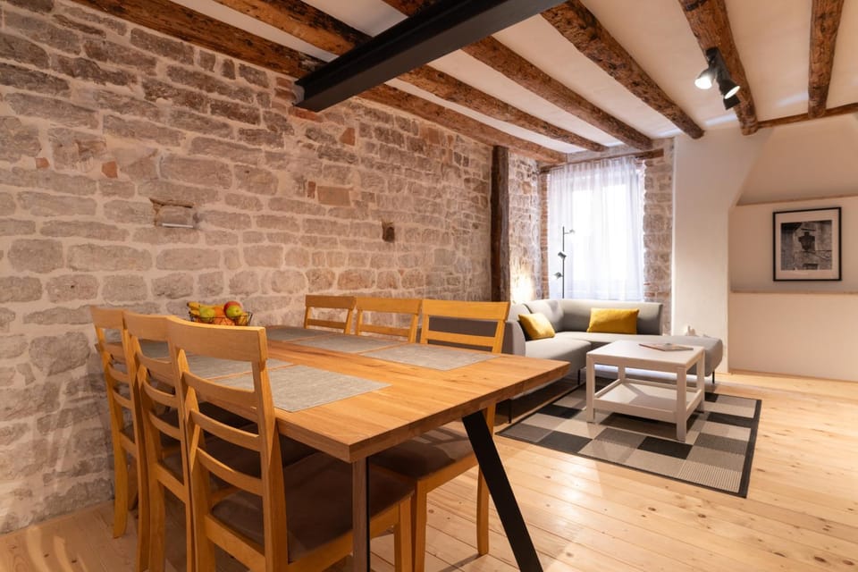 Living room, Seating area, Food
