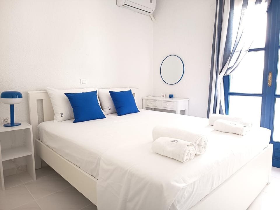Bed, Photo of the whole room, Bedroom, towels, air conditioner