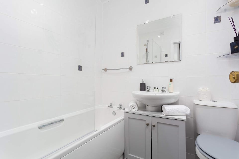 Bathroom, Bath, towels