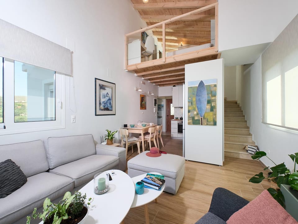 Kitchen or kitchenette, Living room, Seating area, Dining area