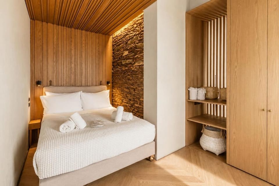 Bed, Bedroom, towels, wardrobe