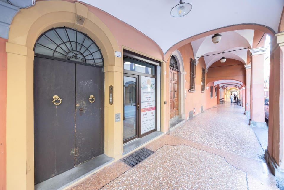 Property building, Facade/entrance, Off site