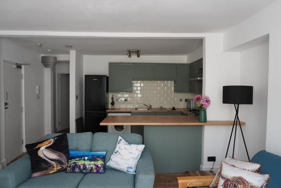 Garden flat seafront Hastings Apartment in Hastings