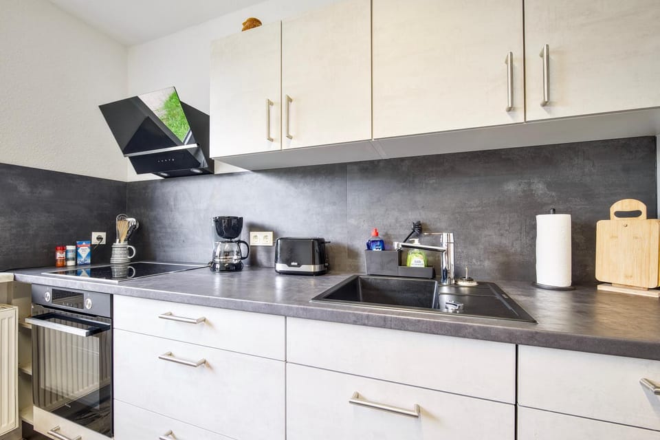Coffee/tea facilities, Kitchen or kitchenette, Communal kitchen, oven, stove, toaster, kitchen