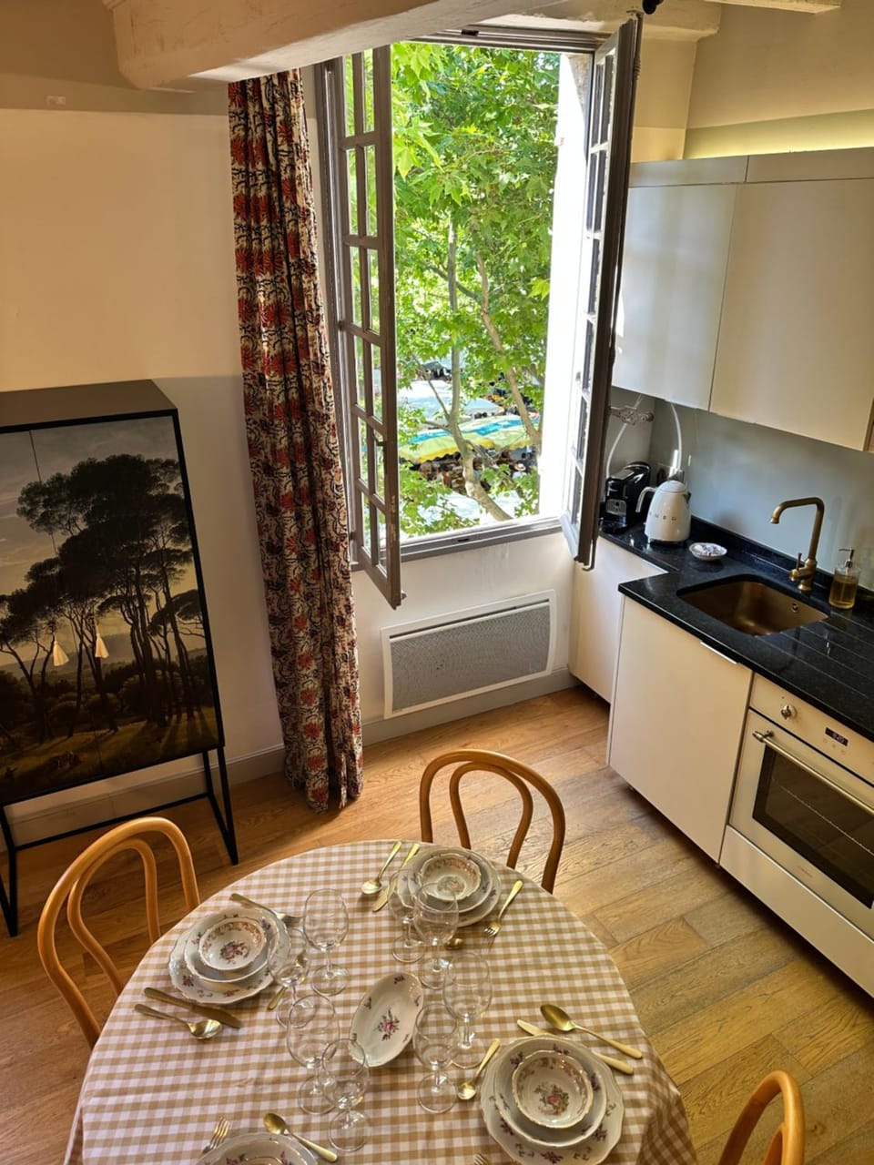 Dining area, kitchen