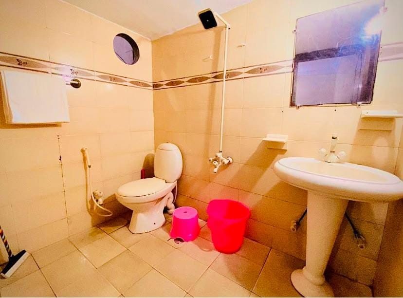 Inter City Guest House Near Jinnah Airport Bed and Breakfast in Karachi