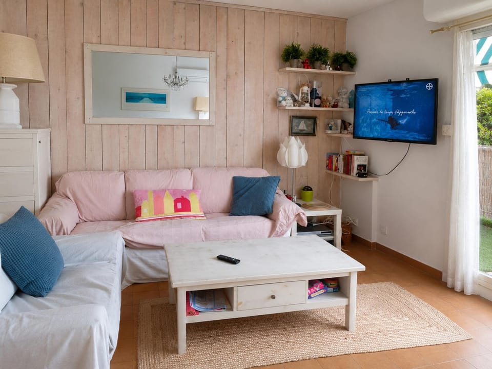 Communal lounge/ TV room, Living room