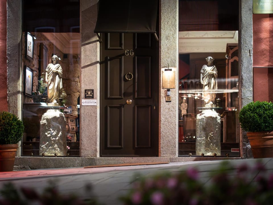 Facade/entrance, Night