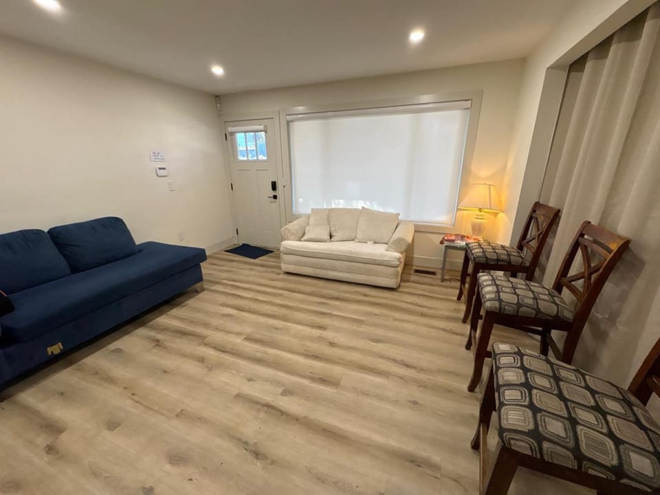 Downtown Vancouver Modern Apartment-10 Min Walk to BC Place, Skytrain, Downtown- Free Parking Vacation rental in Vancouver