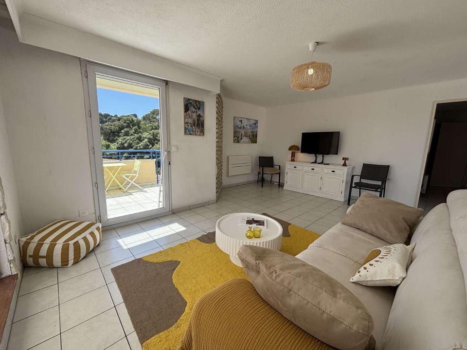 TV and multimedia, Living room, Seating area