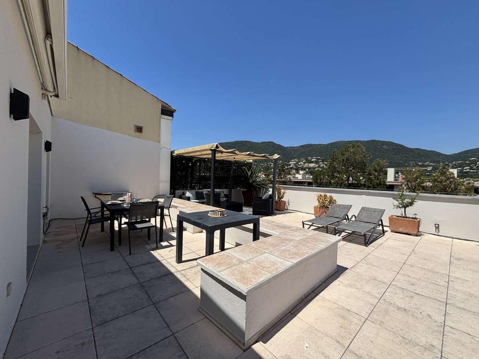 Day, Natural landscape, View (from property/room), Seating area, Dining area