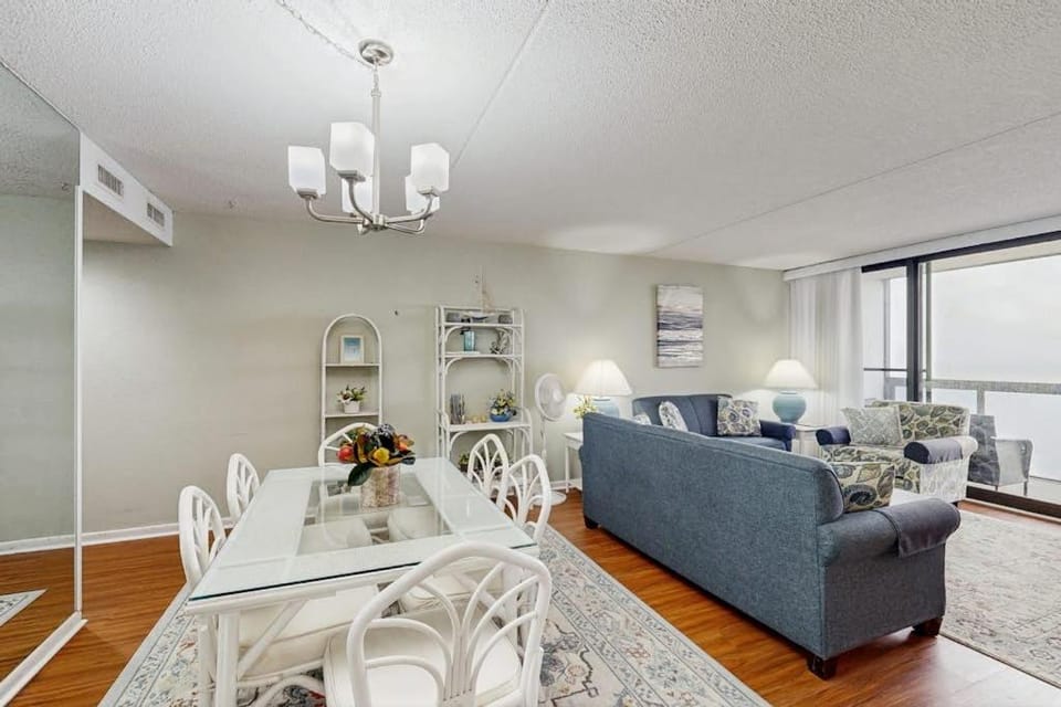 Waterfront condo with incredible views balcony washer & dryer pools & sauna House in Ocean City