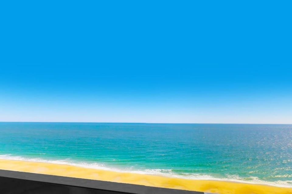 Incredible waterfront condo with furnished balcony beach views pools & gym House in Ocean City