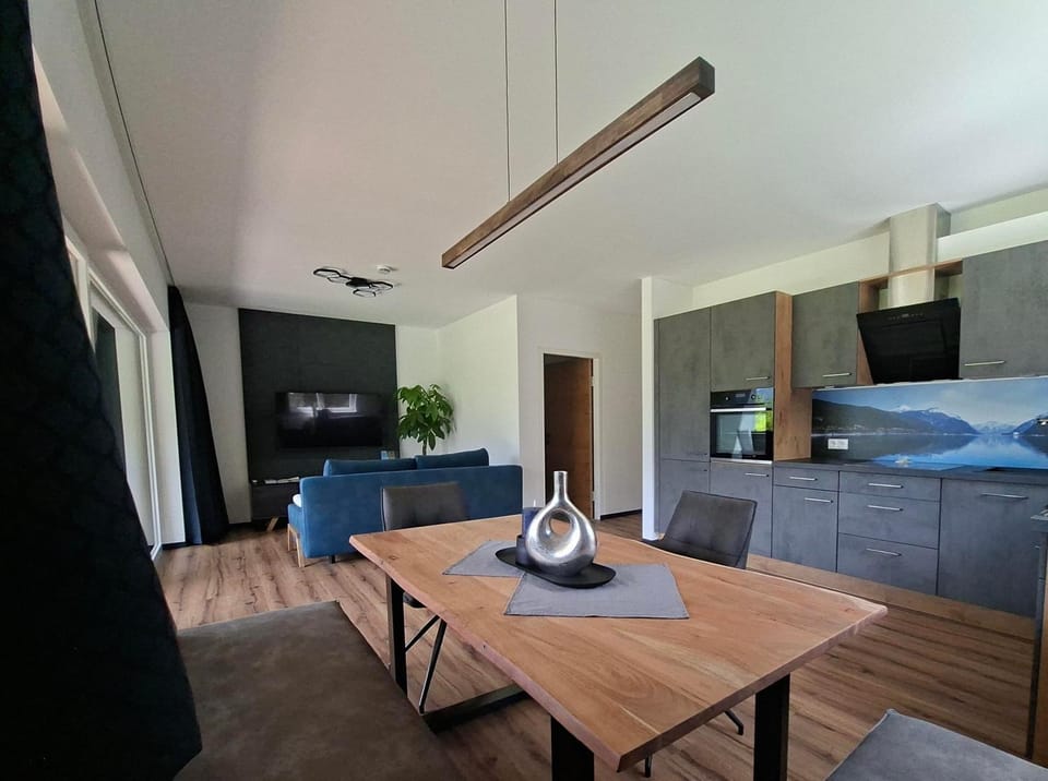 TV and multimedia, Kitchen or kitchenette, Living room, Seating area, Dining area, oven, pet friendly, stove