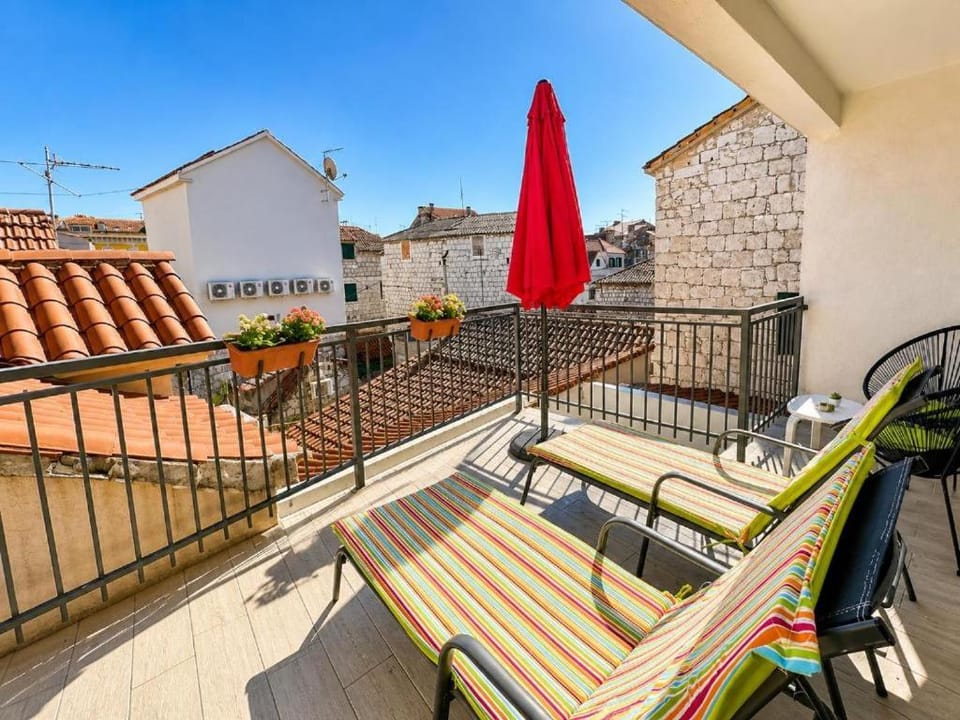 Patio, Day, Balcony/Terrace, Seating area, sunbed