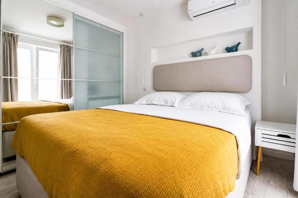 Bed, Photo of the whole room, Bedroom, air conditioner