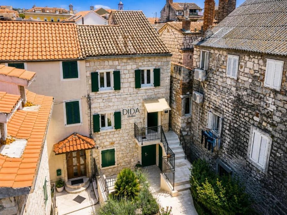 Property building, Day, Street view, Location