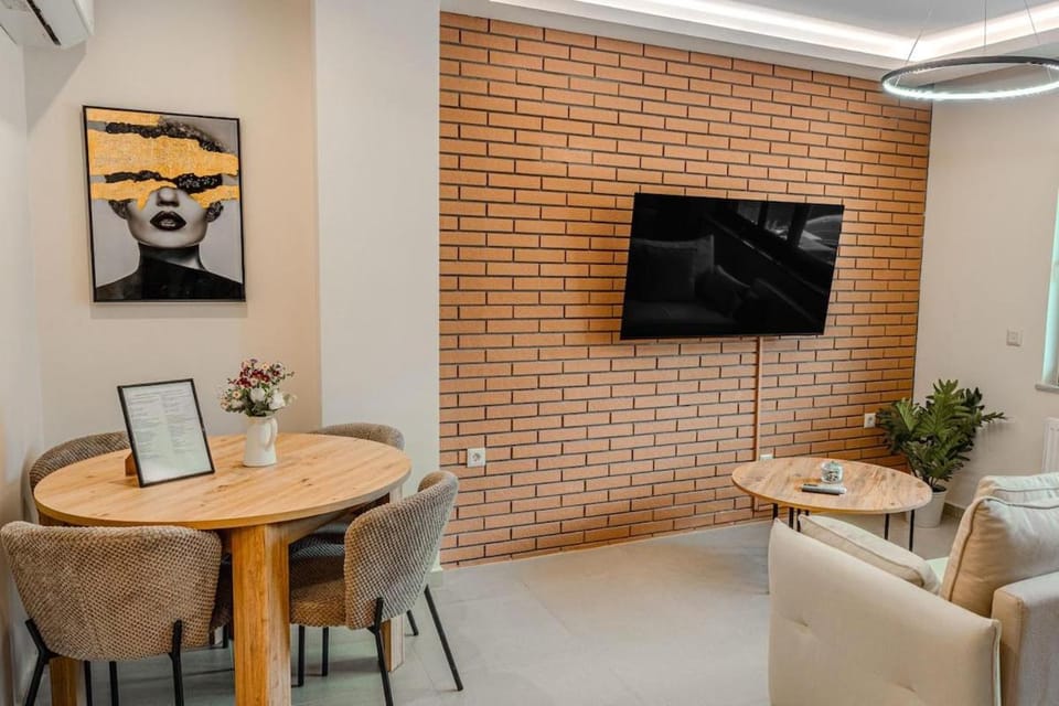 TV and multimedia, Seating area, Dining area
