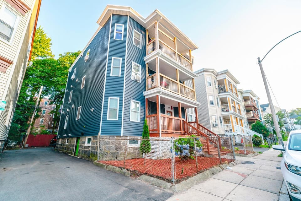 Family Retreat 4BR Boston - Near Redline & 5mins to Franklin Park Zoo - Free Parking 27 Apartment in Quincy
