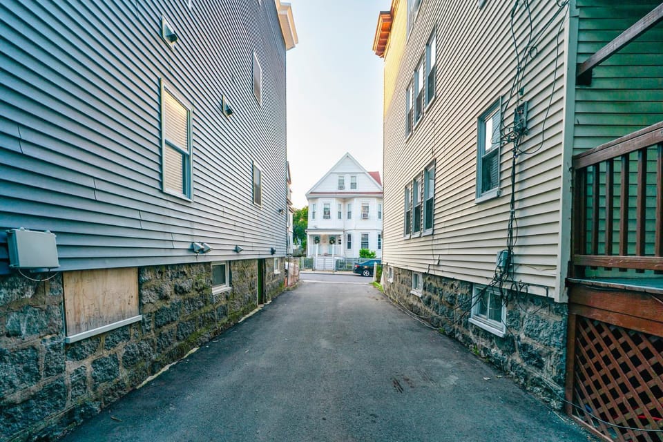 Family Retreat 4BR Boston - Near Redline & 5mins to Franklin Park Zoo - Free Parking 27 Apartment in Quincy