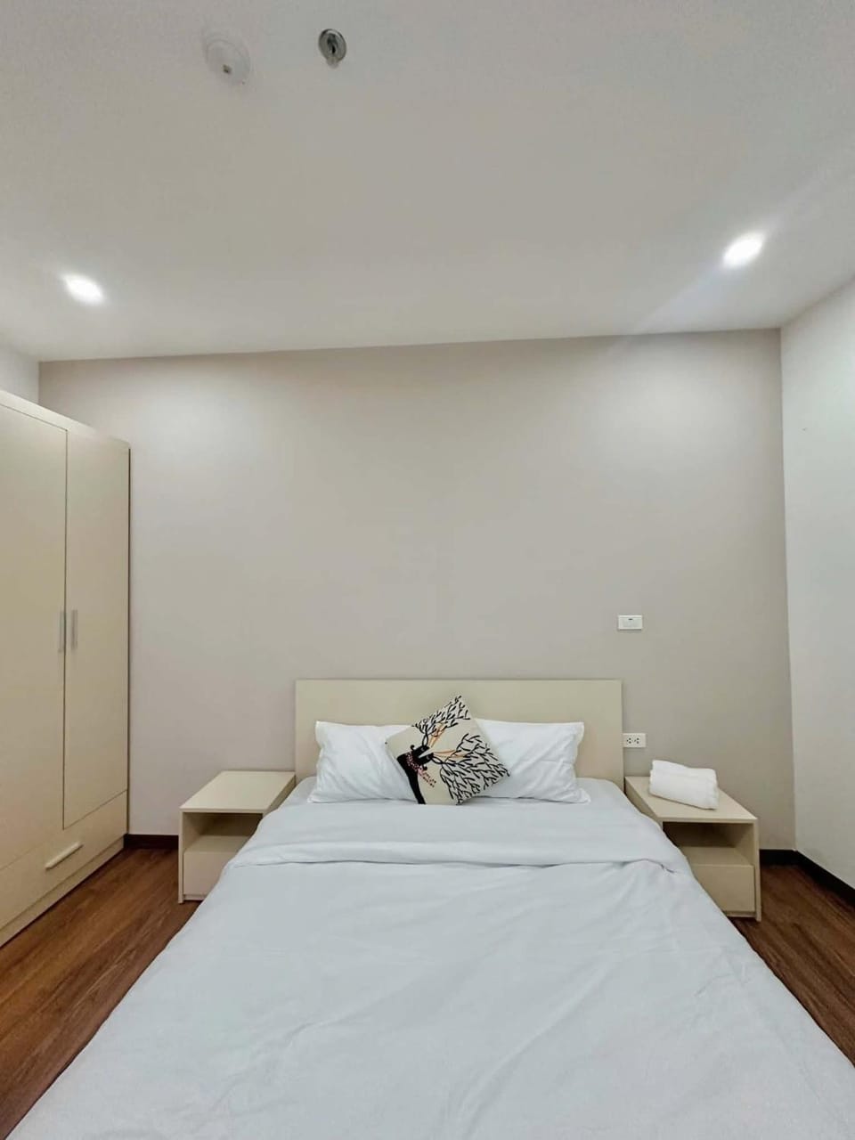 Bed, Photo of the whole room, Bedroom, wardrobe