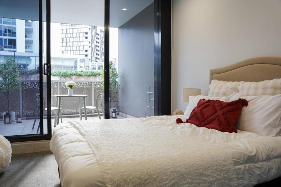 Luxury rooftop apartment at Sydney Olympic park with Pool, Spa, Sauna, and Gym Apartment in Lidcombe
