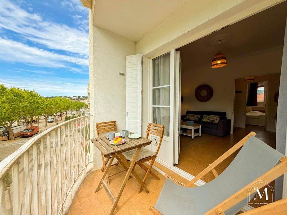 T2 lumineux sur le port de Sanary Apartment in Sanary-sur-Mer