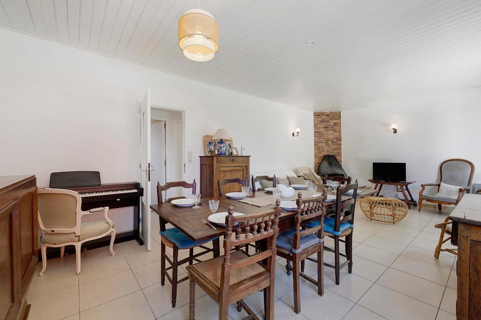 Property building, Living room