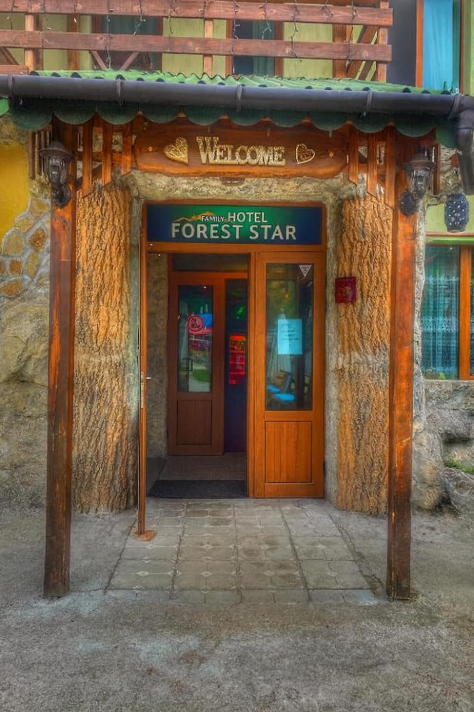 Facade/entrance