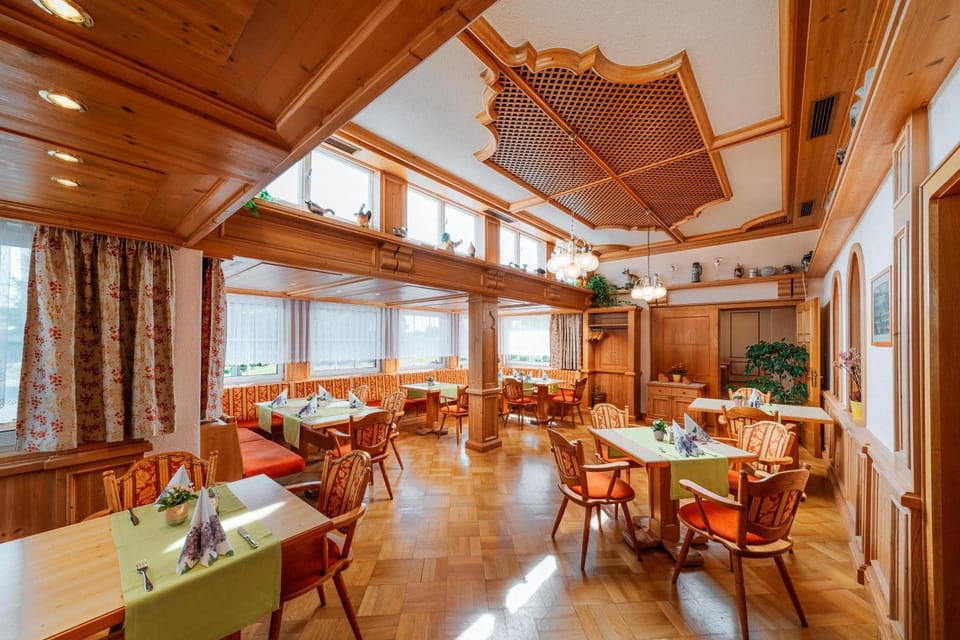 Restaurant/places to eat, Seating area