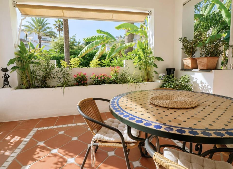 Elegant apartment with spectacular garden and pool in Estepona Costalita Apartment in Costa del Sol