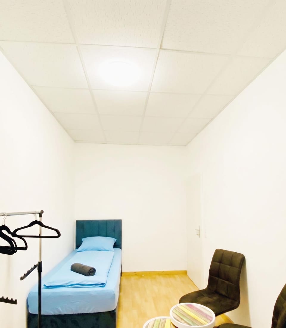 Bed, Seating area, Bedroom