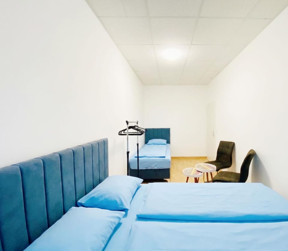 Bed, Seating area, Bedroom