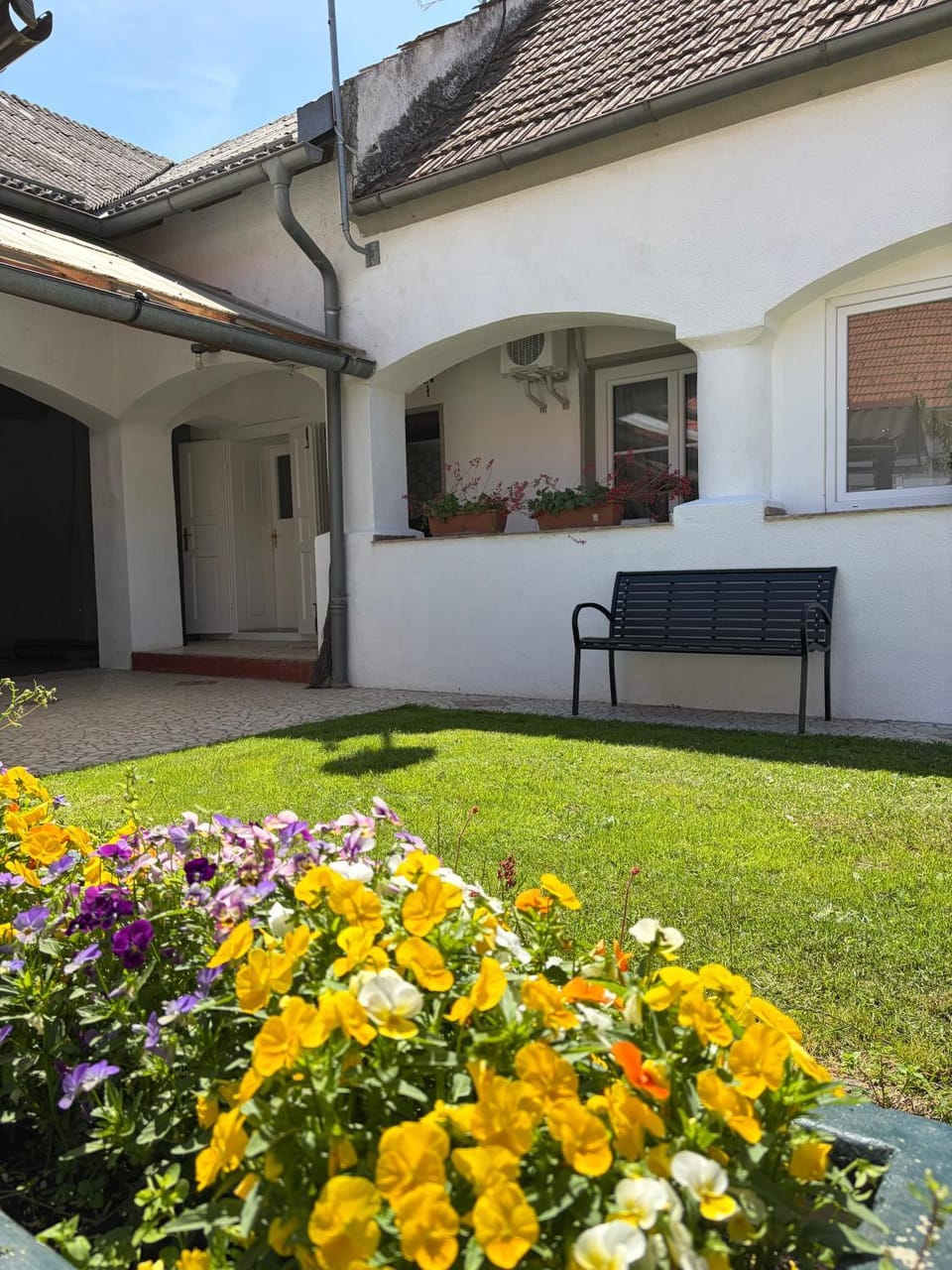 Property building, Patio, Spring, Day, Garden, Balcony/Terrace, Garden view