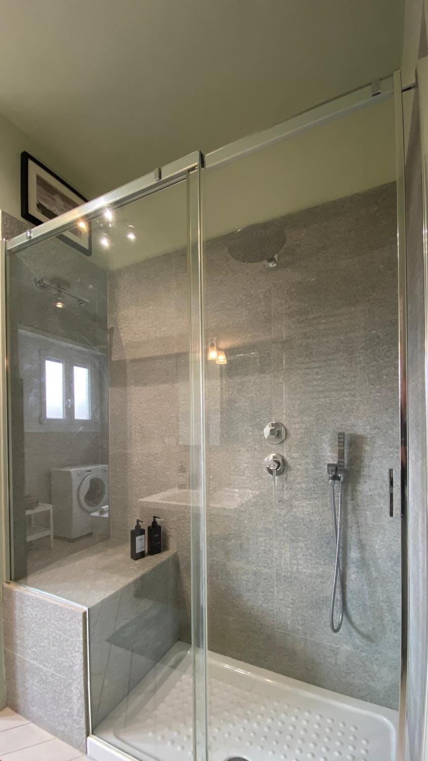 Bathroom, Living room