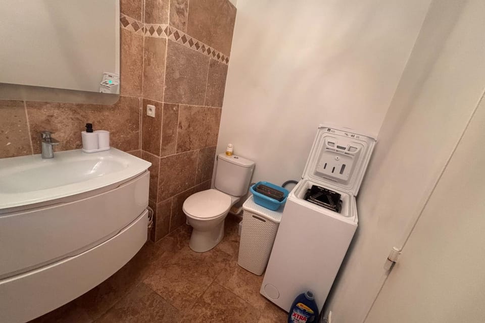 Garden studio with terrace 600m from the port Apartment in Saint-Raphael