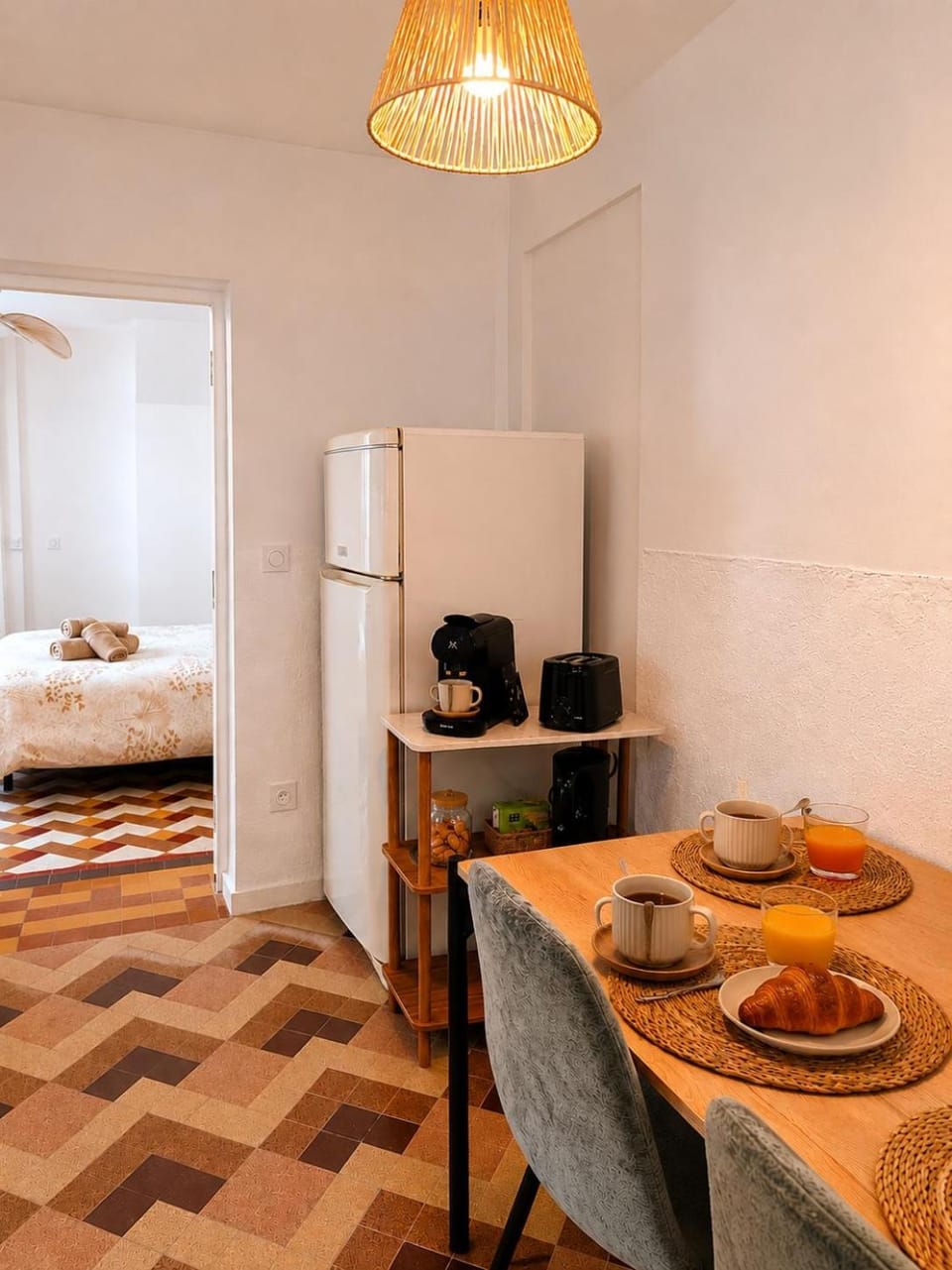 Coffee/tea facilities, Dining area
