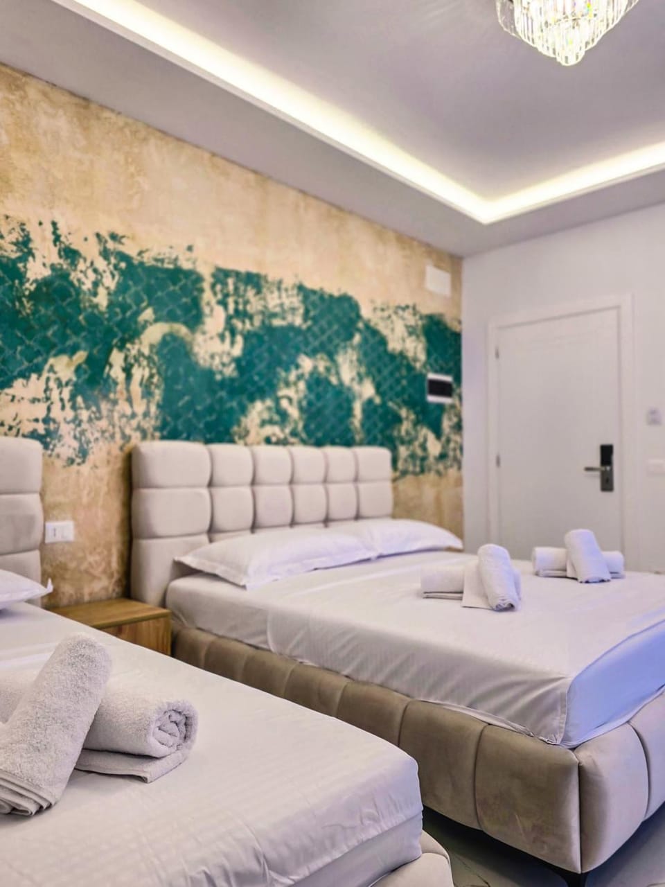Bed, Photo of the whole room, Bedroom, towels