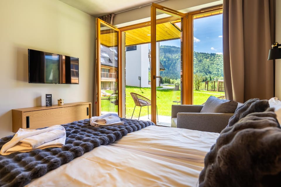 TV and multimedia, Bedroom, Mountain view